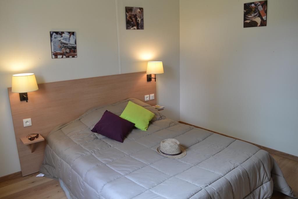 Hotel Vvf Les Ecrins Champsaur Saint-Bonnet-en-Champsaur Pokój zdjęcie